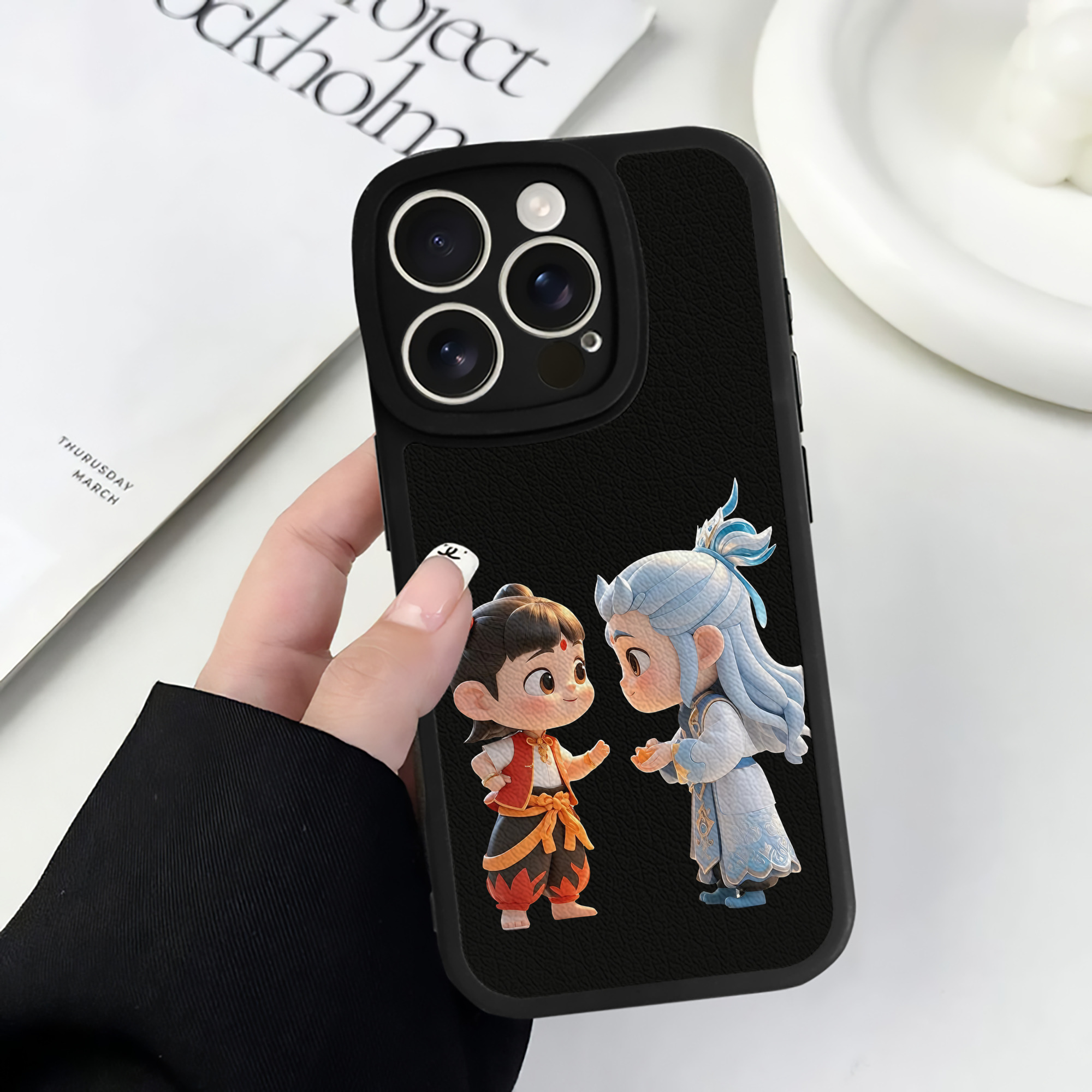 （画像用） Ne Zha 2 ナタ 魔童の大暴れ 【iPhone 16シリーズ対応】シリコンスマホケース（レザー調） 材質：シリコン
